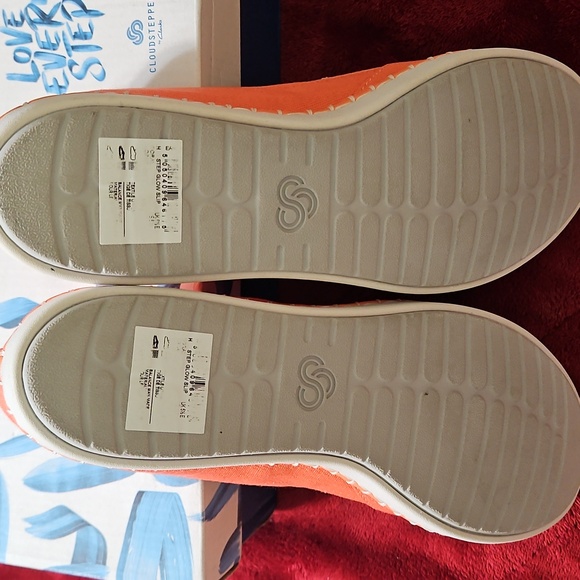 Cloudsteppers by Clarks Step Glow Slip Ons in Coral Size 8 W - Picture 4 of 5